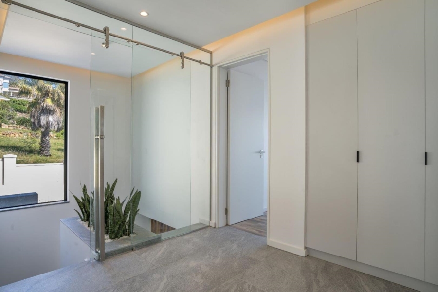 4 Bedroom Property for Sale in Fresnaye Western Cape
